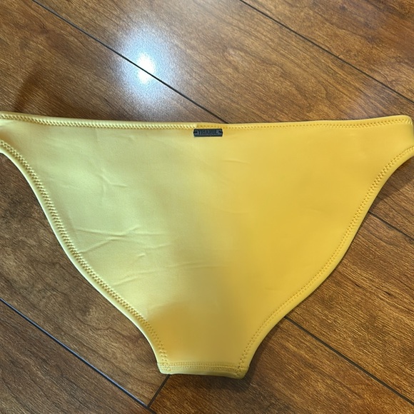 Triangl bathing suit - Picture 8 of 9